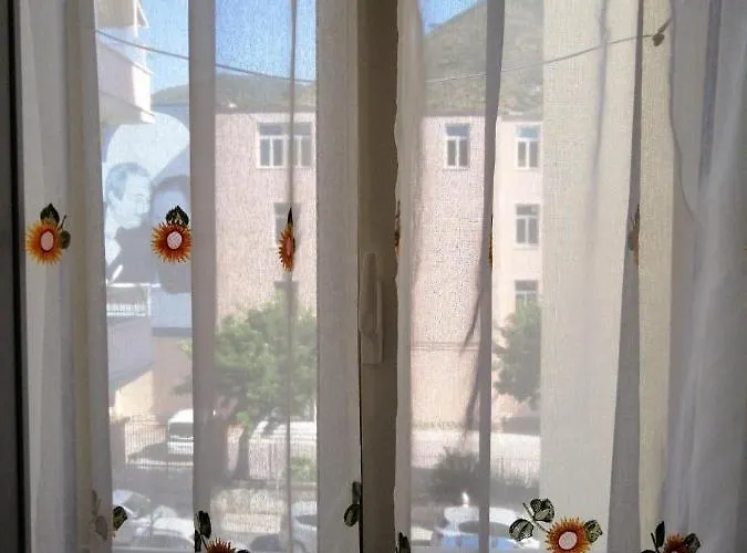 Girasole Чефалу